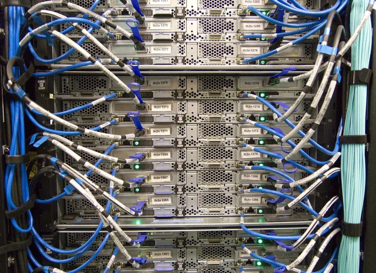 Calix Teknoloji Kurumsal Ağ Omurgası ve Spine-Leaf Switch Kabin Entegrasyonu